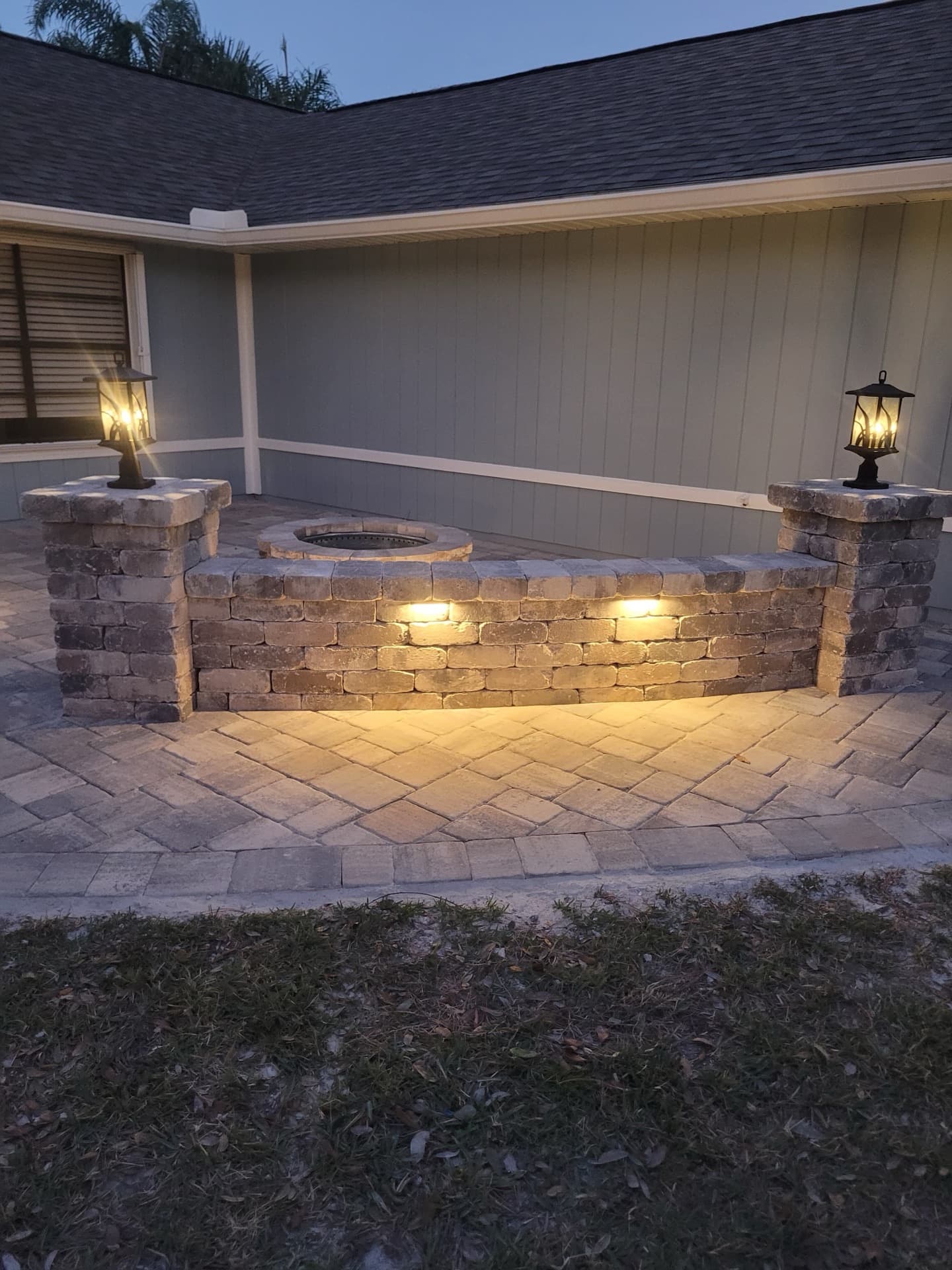 Paver Fire Pits & Seat Walls photo 2