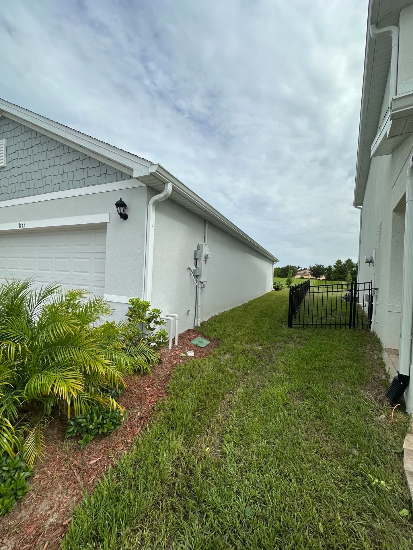 Seamless gutter run along the side roofline of a Florida home