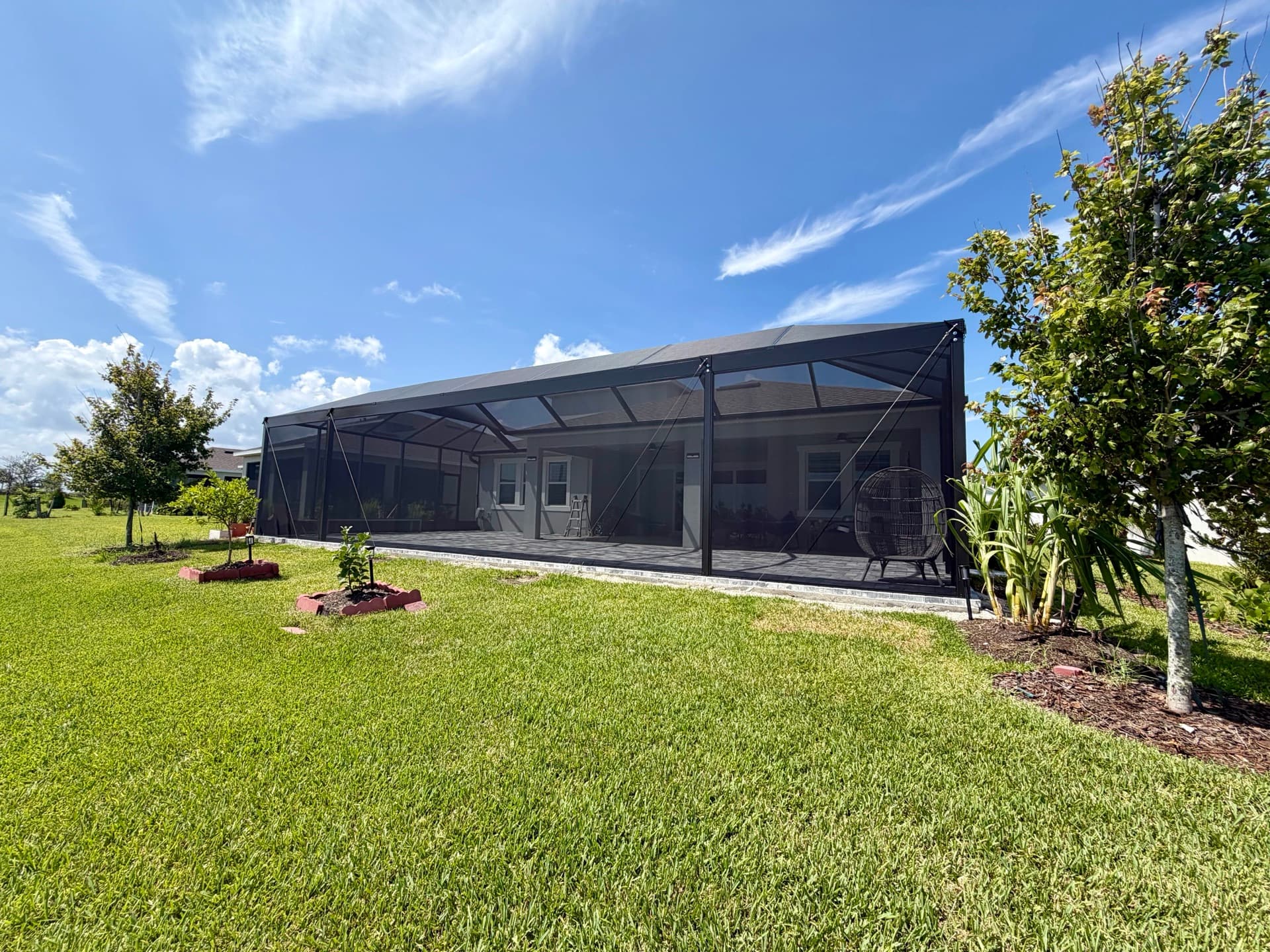 Panoramic Enclosures by Optimal Thermal Structures
