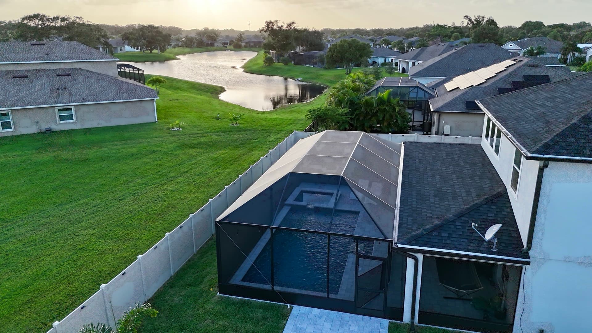 Pool Enclosures by Optimal Thermal Structures